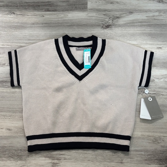 EVOLUTION BY CYRUS
Blaze Short Sleeve Sweater - Picture 3 of 5